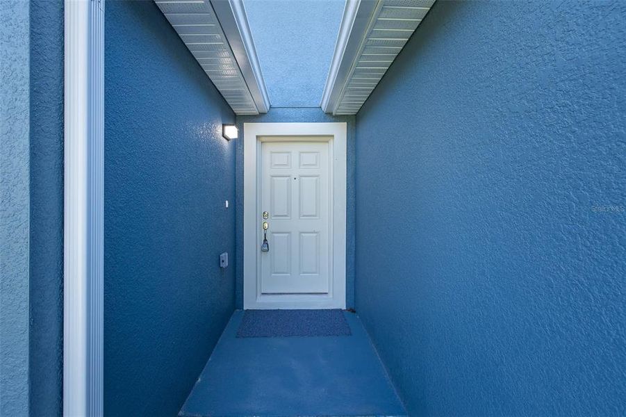 Exterior details and patio area of a home in , New Port Richey (Image 4).