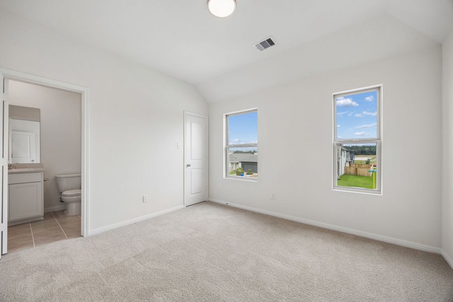 Spacious, unfurnished interior of a new home in Riviera Pines, Huffman (Image 41).