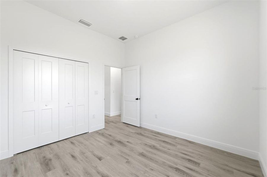 Spacious, unfurnished interior of a new home in , Ocala (Image 28).
