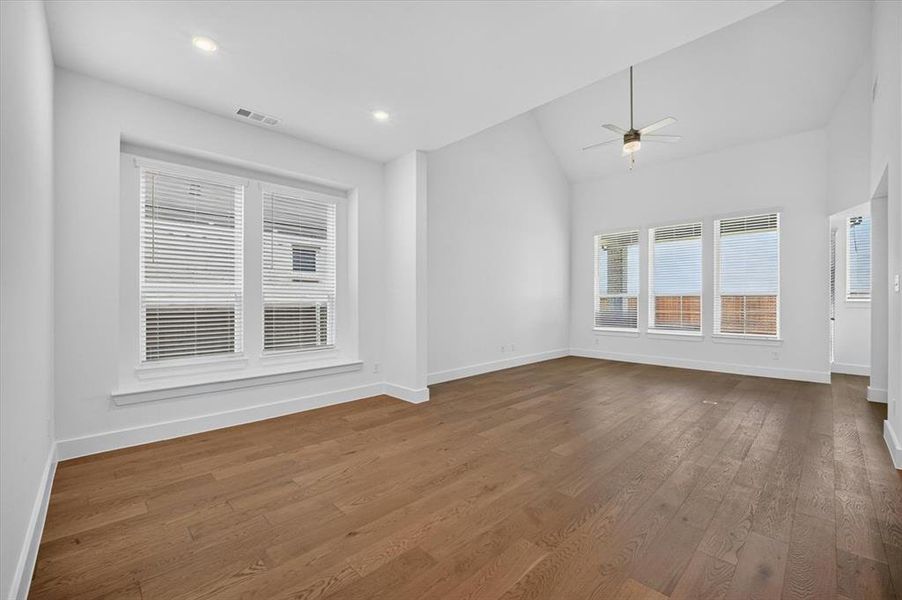 Spacious, unfurnished interior of a new home in Sandbrock Ranch, Aubrey (Image 18). Spacious, unfurnished interior of a new home in Sandbrock Ranch, Aubrey (Image 18).