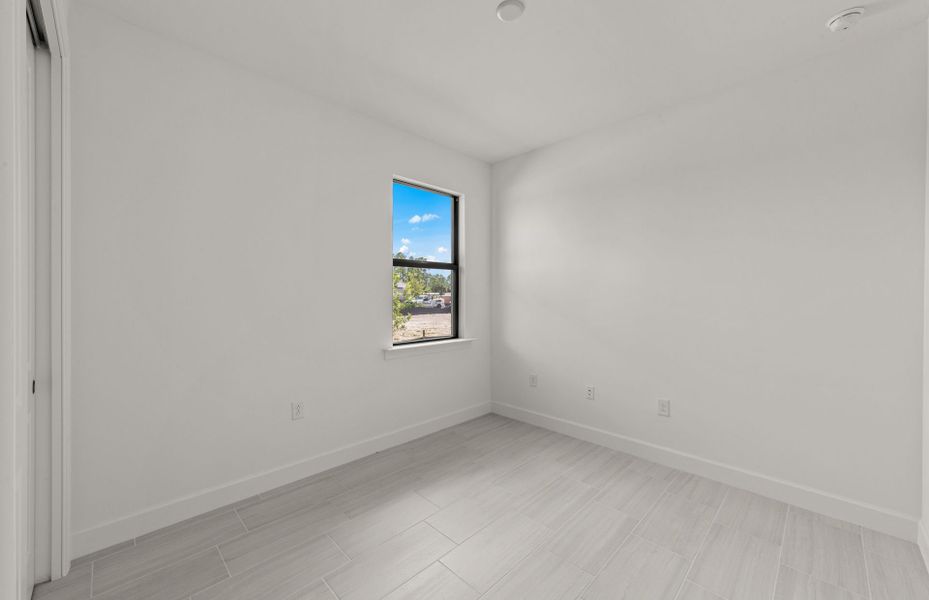 Spacious, unfurnished interior of a new home in Terreno, Naples (Image 10).