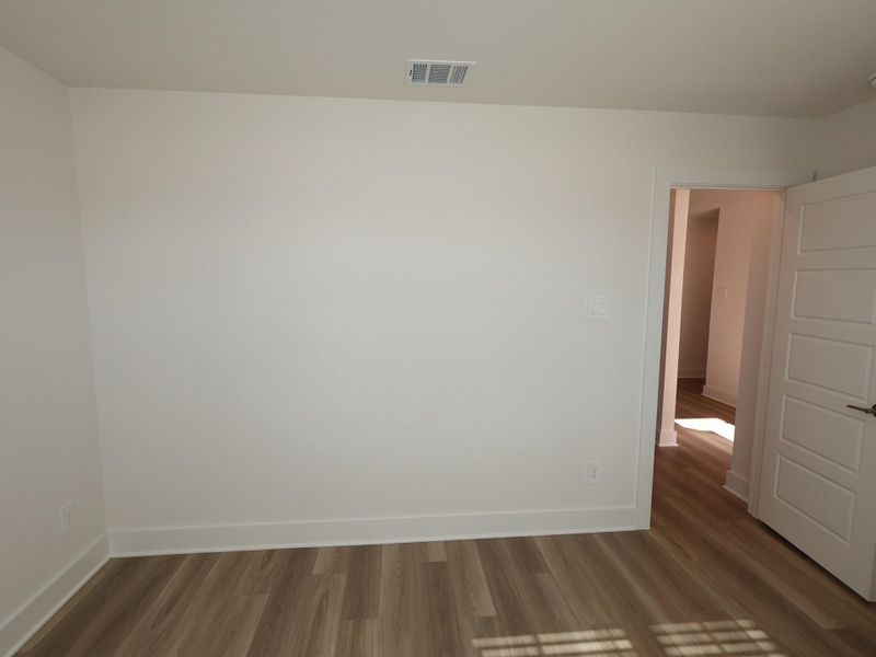 Spacious, unfurnished interior of a new home in Lone Star Landing, Montgomery (Image 31).