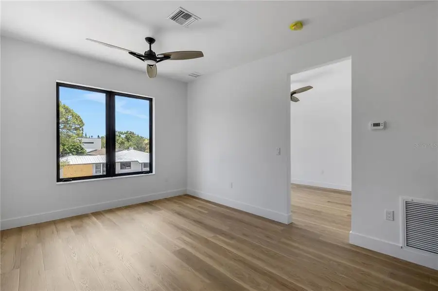 Spacious, unfurnished interior of a new home in , Sarasota (Image 15).