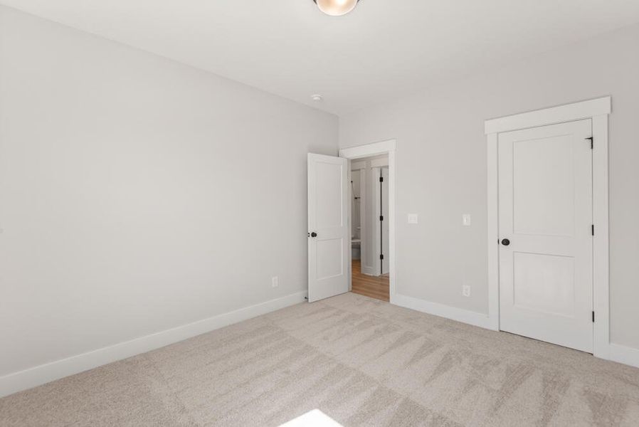 Spacious, unfurnished interior of a new home in Wexford, Elon (Image 63).