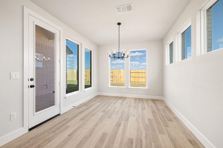 Spacious, unfurnished interior of a new home in Nolina, Georgetown (Image 28).