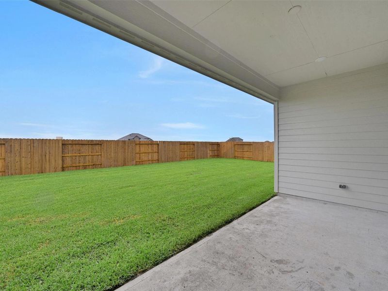 Exterior details and patio area of a home in Lago Mar, Texas City (Image 22).