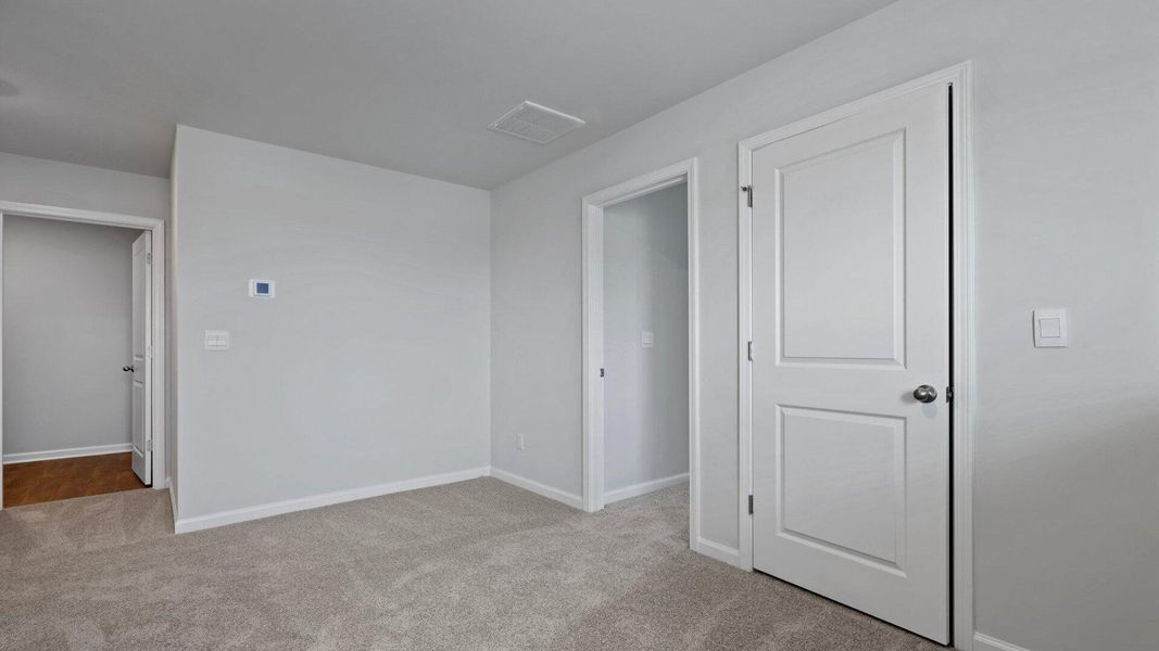 Spacious, unfurnished interior of a new home in Carolina Groves, Moncks Corner (Image 20).