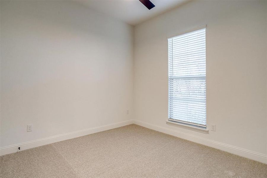 Secondary bedroom with ceiling fan