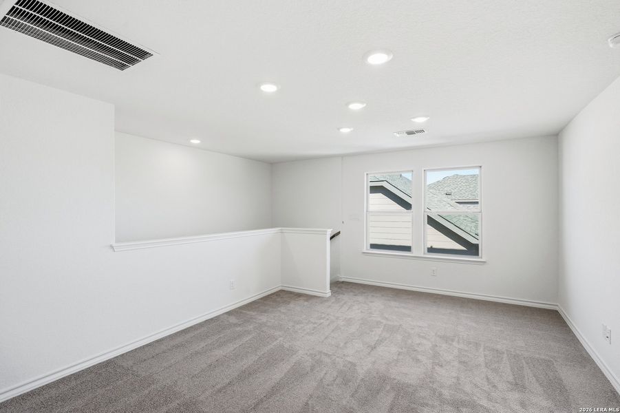 Spacious, unfurnished interior of a new home in Dove Song, Marion (Image 32).