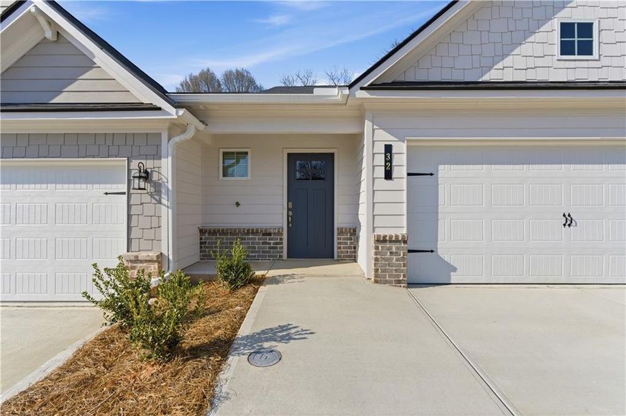 Exterior details and patio area of a home in Silver Leaf, Dawsonville (Image 3).