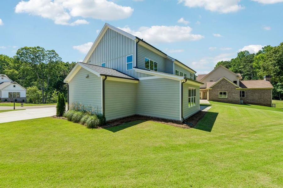 Exterior details and patio area of a home in White Post on Lake Lanier, Gainesville (Image 27).