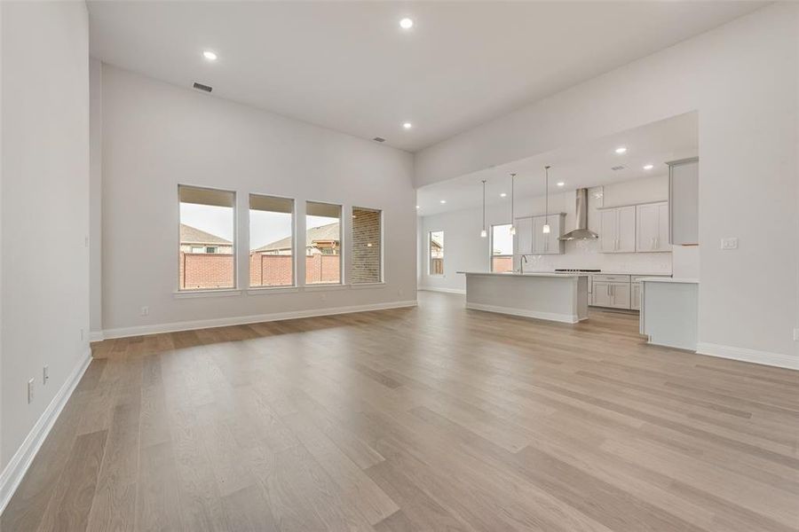 Spacious, unfurnished interior of a new home in Villages of Creekwood, Frisco (Image 17).