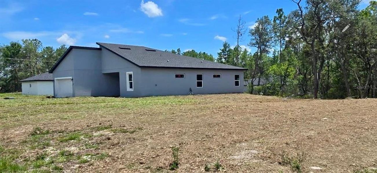 Exterior details and patio area of a home in , Ocala (Image 3).
