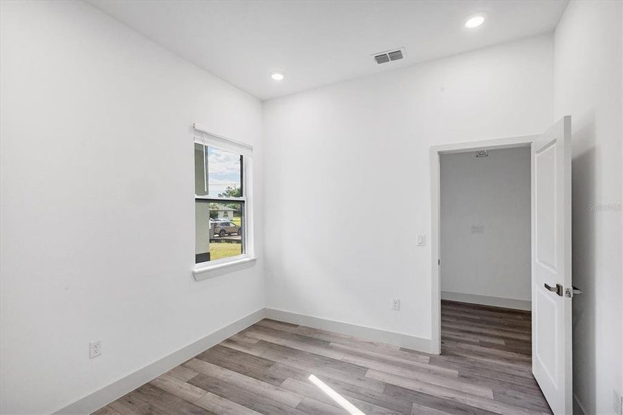 Spacious, unfurnished interior of a new home in , Port Charlotte (Image 25).