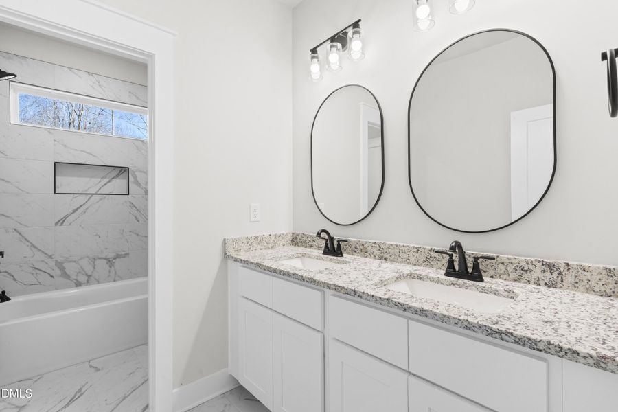 Second Full Bathroom - DSC04782