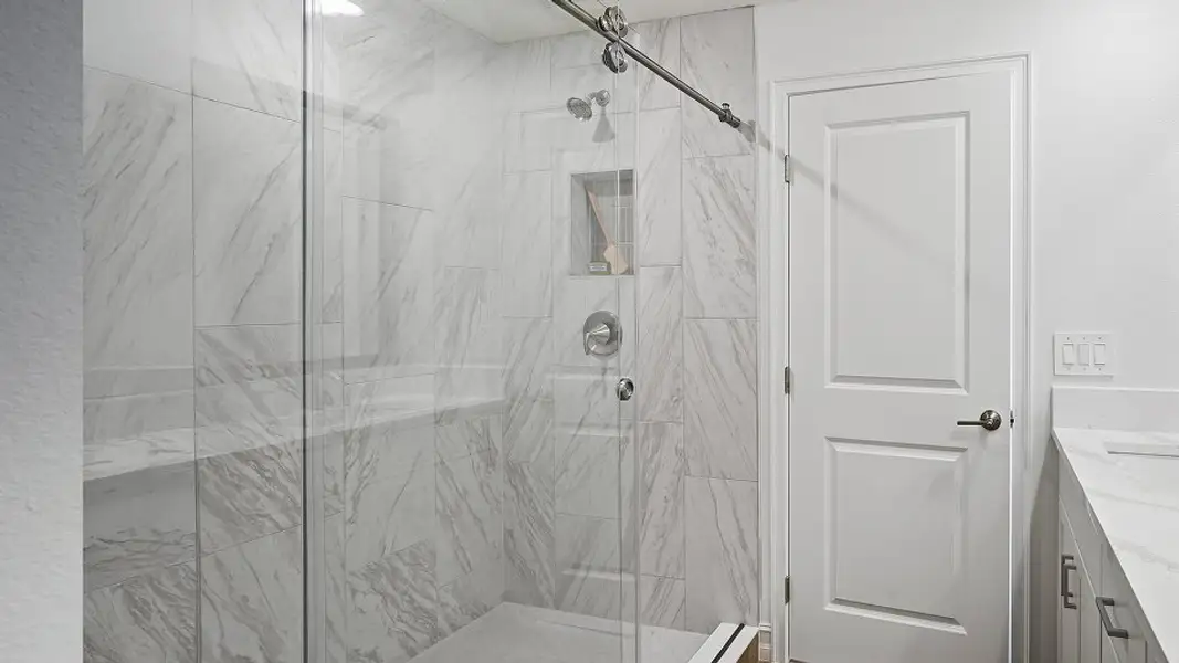 2411 Flagler Owners Bath 2of2 F3 122225 2411 Flagler Owners Bath 2of2 F3 122225