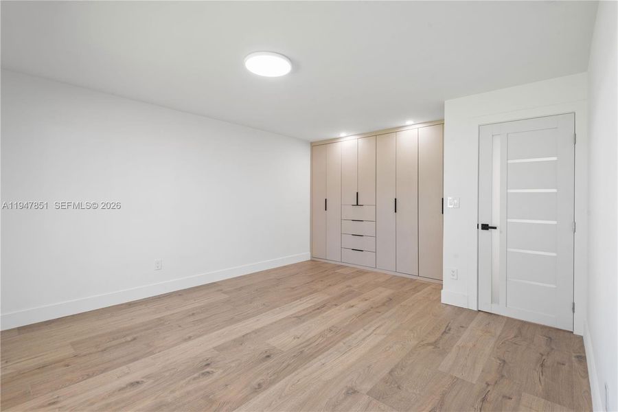 Spacious, unfurnished interior of a new home in , Palmetto Bay (Image 24).