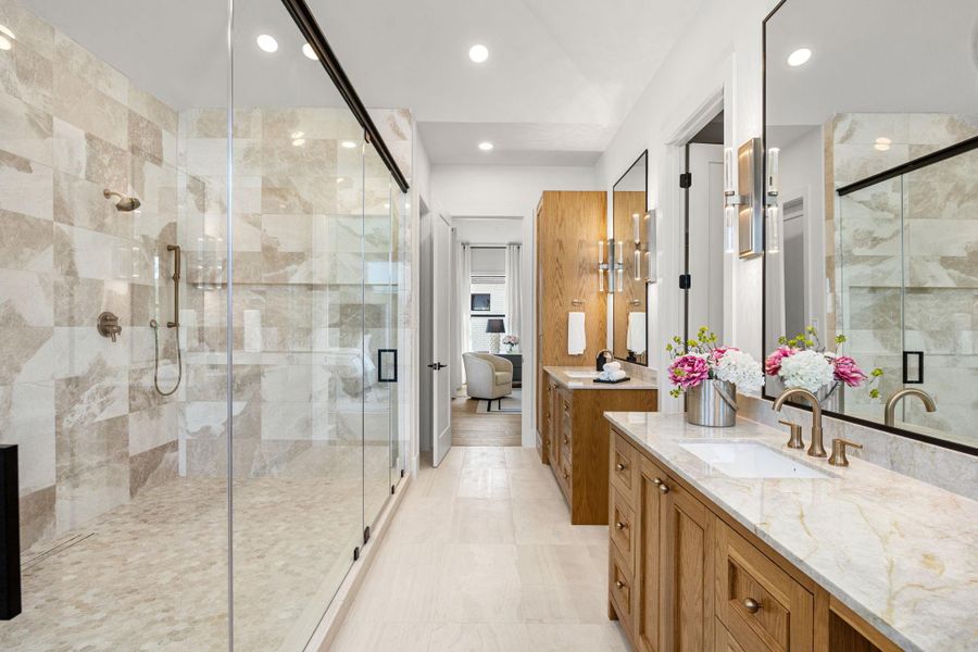 Extra Large walk-in shower with double fixtures & Soak Tub. Extra Large walk-in shower with double fixtures & Soak Tub.