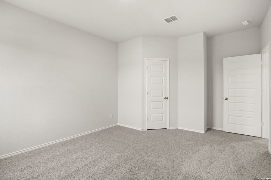 Spacious, unfurnished interior of a new home in Blue Ridge Ranch, San Antonio (Image 21).