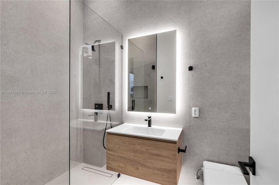 2nd bedroom bathroom