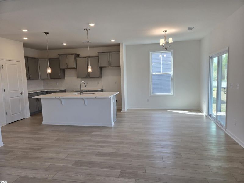 Spacious, unfurnished interior of a new home in Shiloh Trail, Wellford (Image 16).