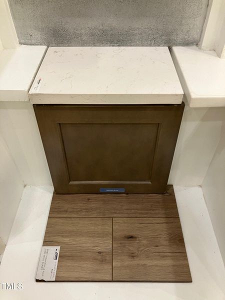 218 RWO FM - Kitchen Island Photo