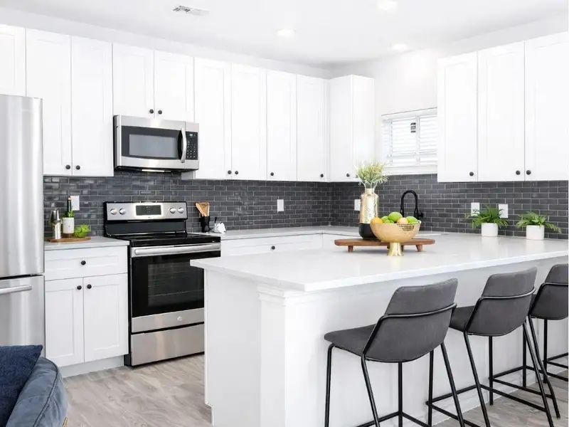 Furnished interior view inside a new home in Lake Conroe Village, Montgomery (Image 5).