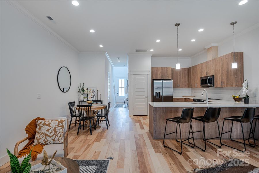 Model (Photo Similar) Model (Photo Similar)