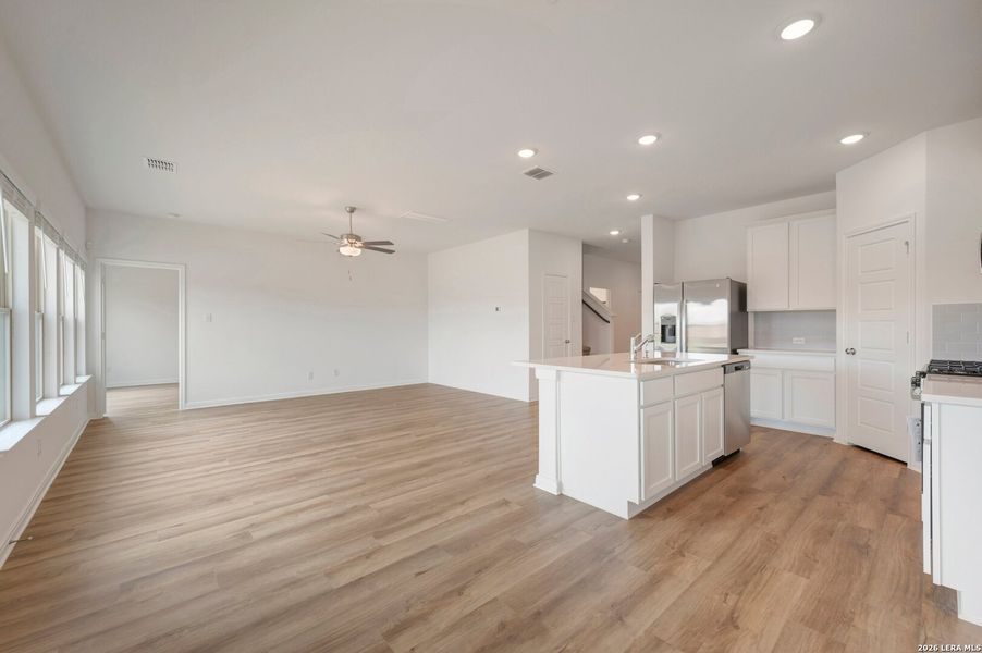 Spacious, unfurnished interior of a new home in Hickory Ridge Estates, Elmendorf (Image 44).