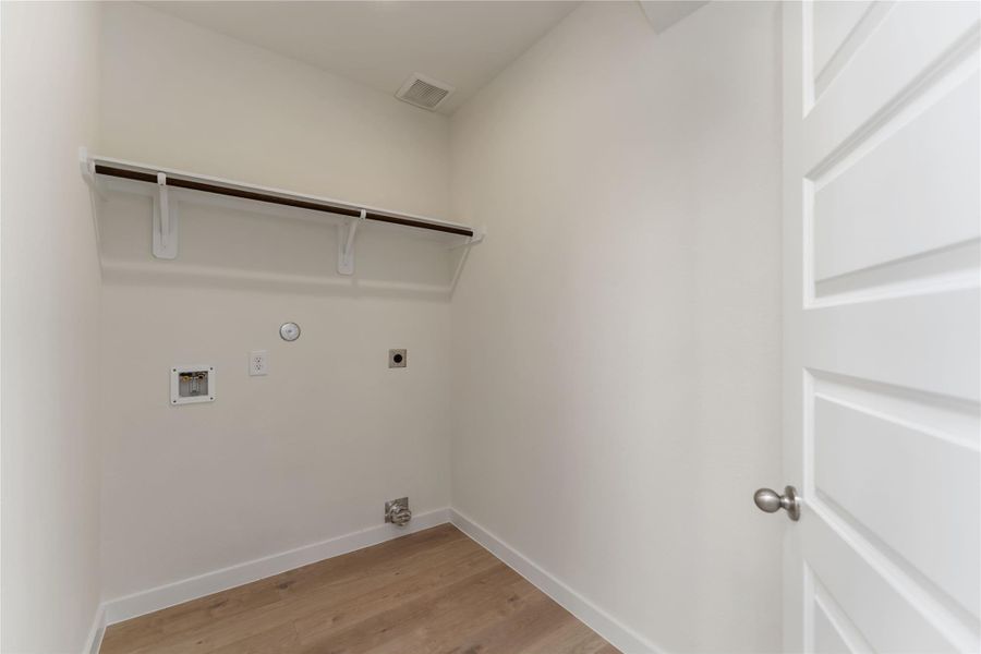 Spacious, unfurnished interior of a new home in Granger Pines, Conroe (Image 19).