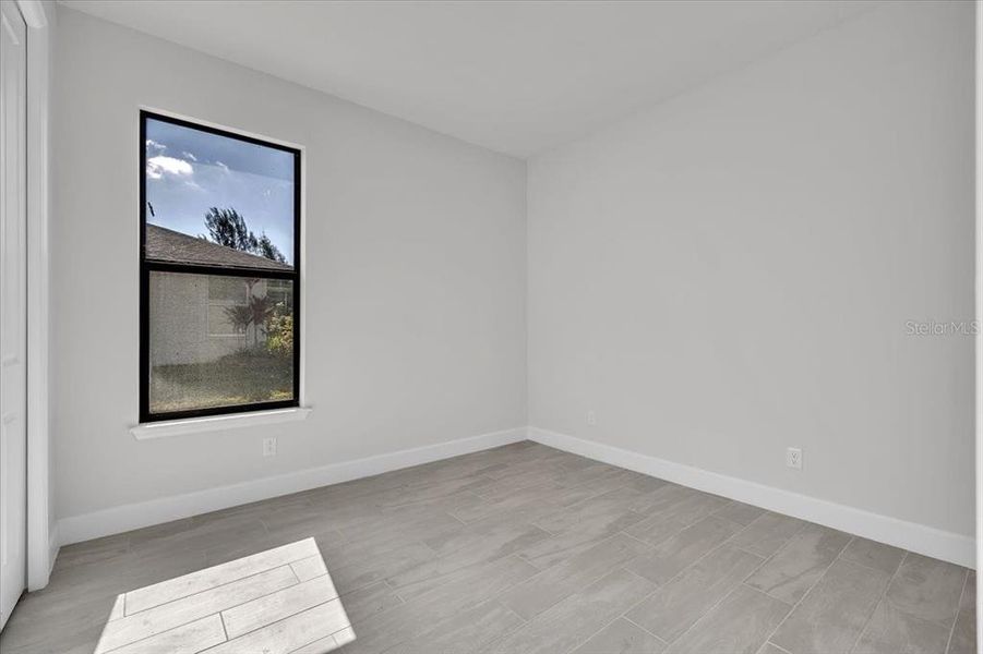 Spacious, unfurnished interior of a new home in , Cape Coral (Image 35).