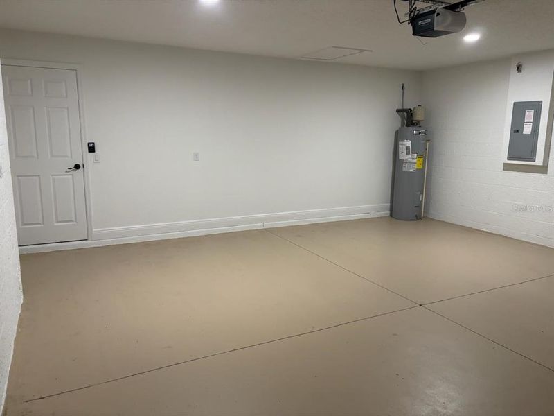 Spacious, unfurnished interior of a new home in , Citrus Springs (Image 17).