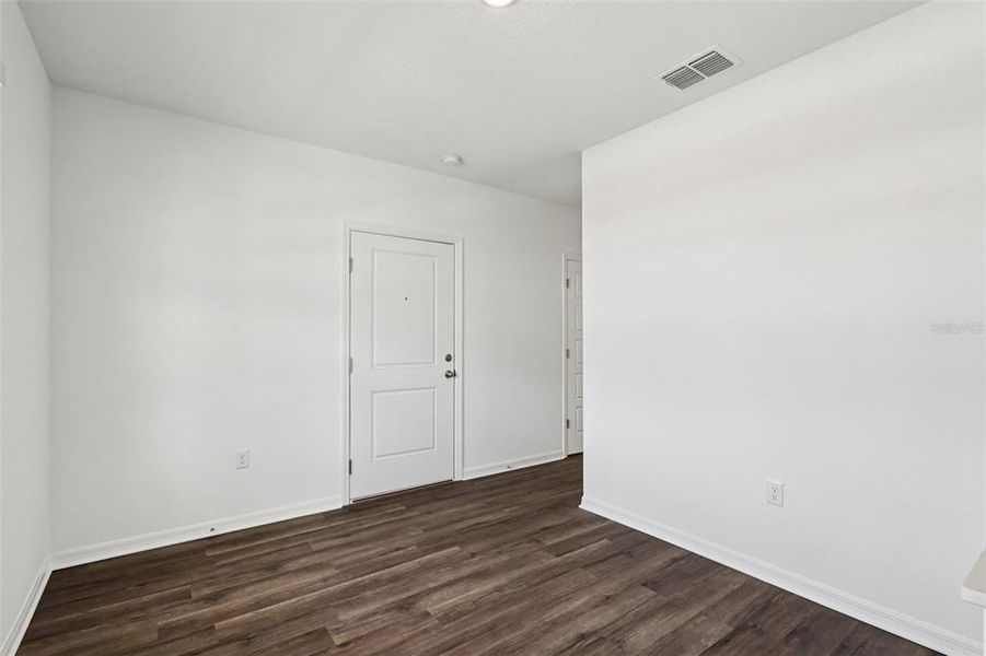 Spacious, unfurnished interior of a new home in Hamilton Bluff, Haines City (Image 20).