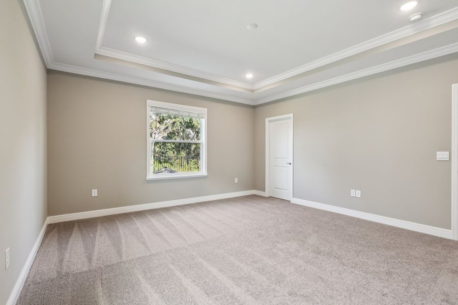 Spacious, unfurnished interior of a new home in Oakstone Farms, Leesburg (Image 31).