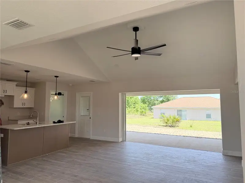 Spacious, unfurnished interior of a new home in , Ocala (Image 19).