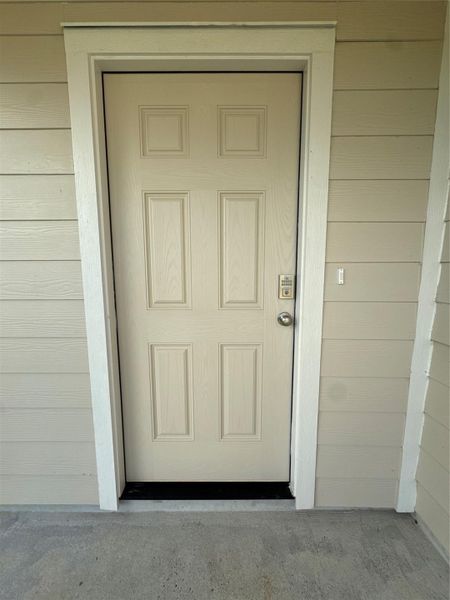 Exterior details and patio area of a home in Santa Fe, Cleveland (Image 4).