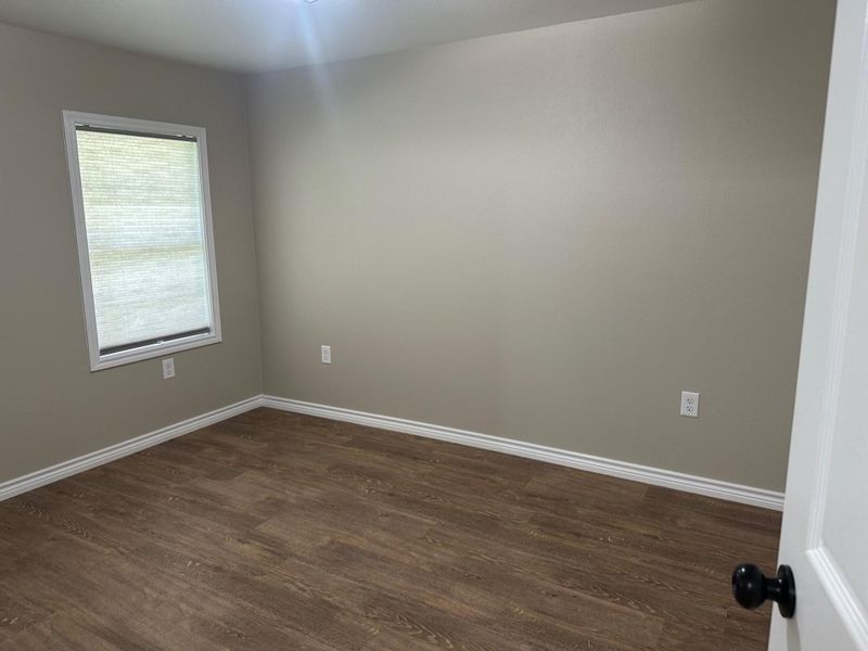 Spacious, unfurnished interior of a new home in , La Grange (Image 10).