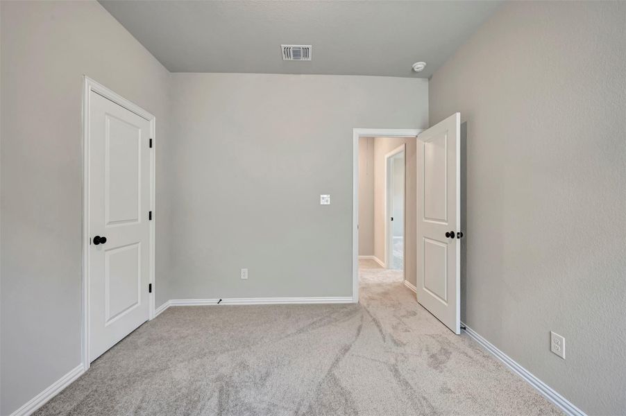 Spacious, unfurnished interior of a new home in Heritage, Dripping Springs (Image 32).