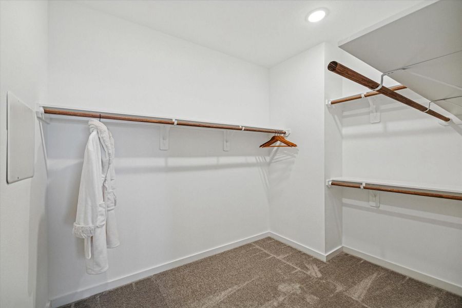 *Photos are of model home located in the community to reference finishes* *Photos are of model home located in the community to reference finishes*