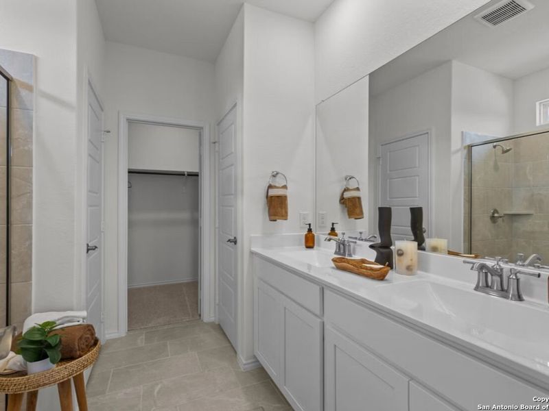 Furnished interior view inside a new home in Hickory Ridge, San Antonio (Image 14). Furnished interior view inside a new home in Hickory Ridge, San Antonio (Image 14).