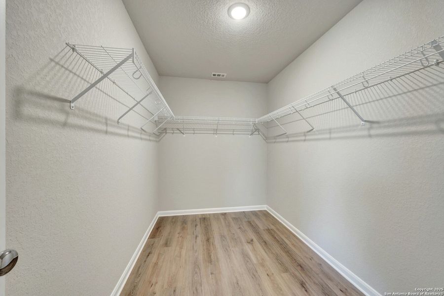 Spacious, unfurnished interior of a new home in Jordan's Ranch, San Antonio (Image 36). Spacious, unfurnished interior of a new home in Jordan's Ranch, San Antonio (Image 36).