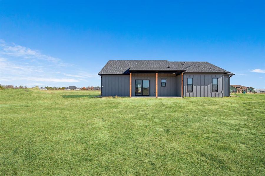 Exterior details and patio area of a home in , Sumner (Image 4).