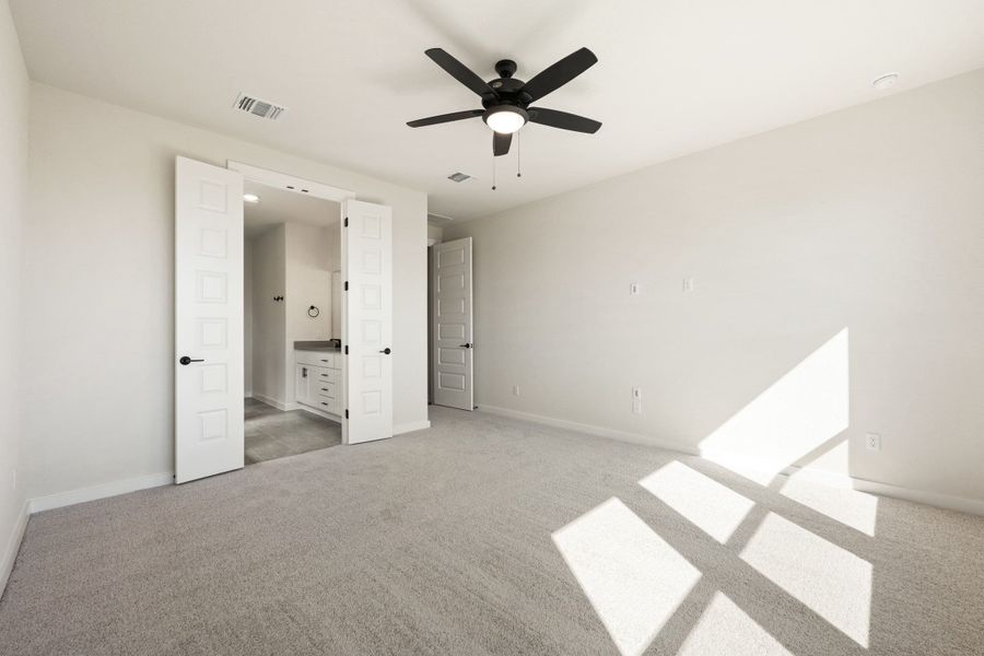 Spacious, unfurnished interior of a new home in Lariat, Liberty Hill (Image 34).