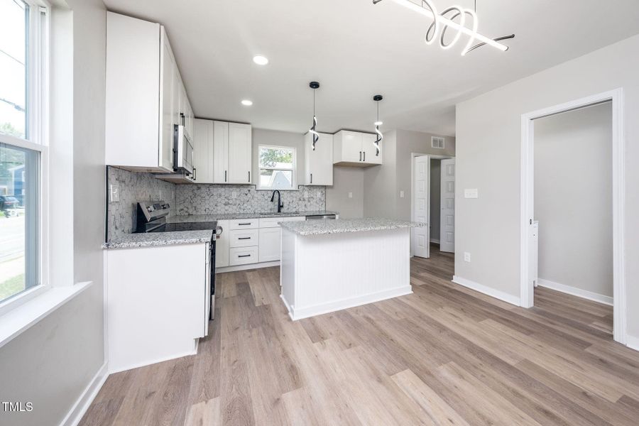 12-web-or-mls-616 Belt St-9