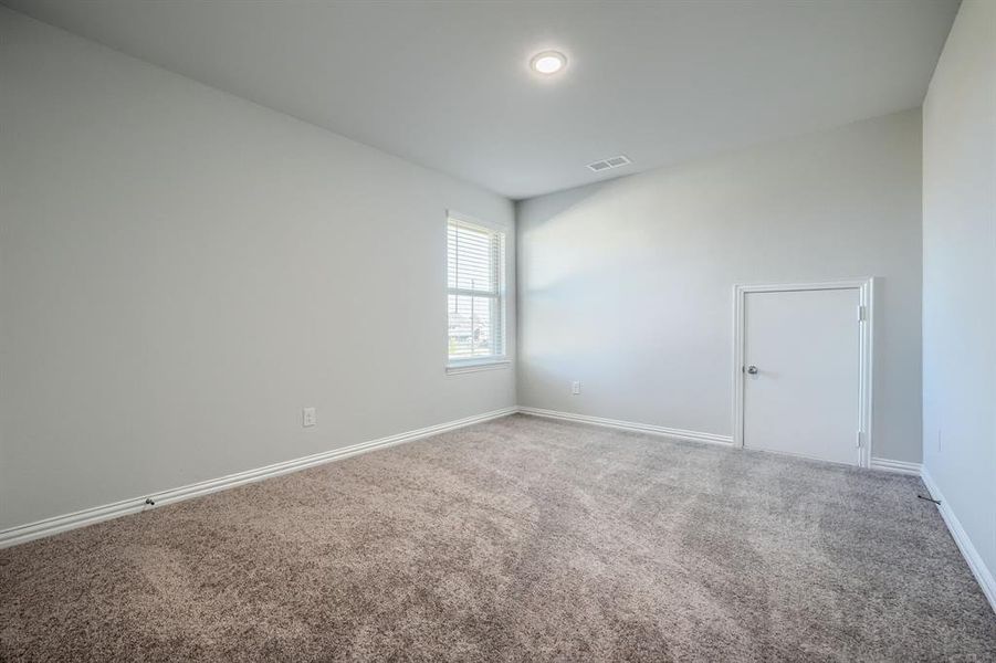 Spacious, unfurnished interior of a new home in Lilyana, Celina (Image 31).