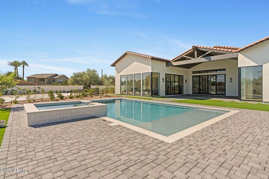 55-web-or-mls-10809-n-82nd-pl 55-web-or-mls-10809-n-82nd-pl