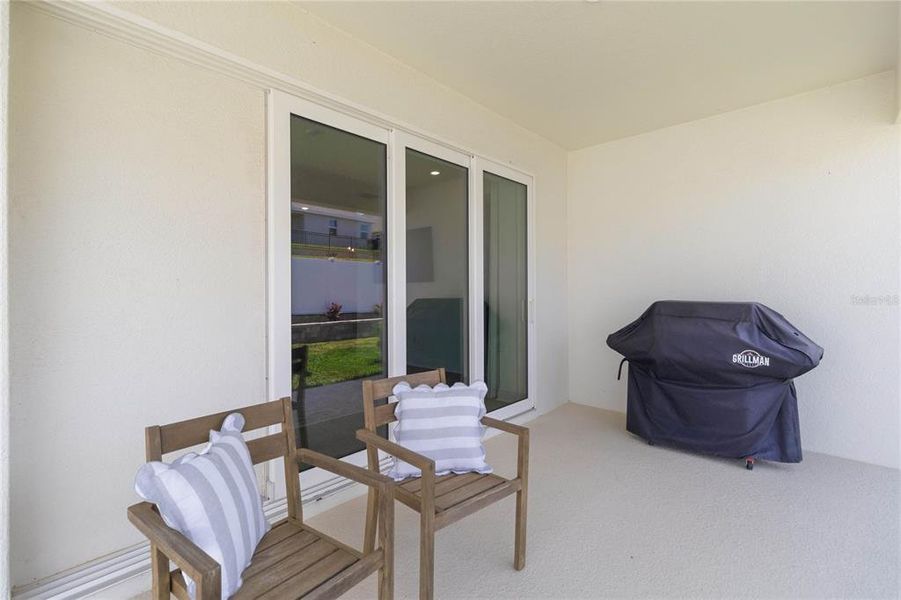 Exterior details and patio area of a home in , Clermont (Image 4).
