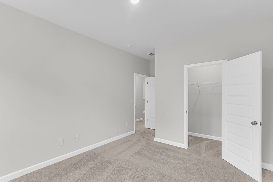 Spacious, unfurnished interior of a new home in Pineland Preserve, Summerville (Image 34).