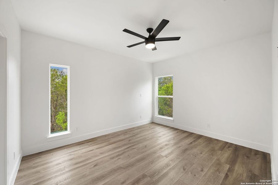 Spacious, unfurnished interior of a new home in , Canyon Lake (Image 17).