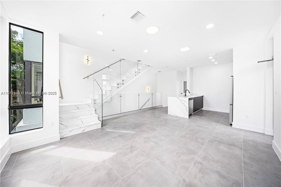 Spacious, unfurnished interior of a new home in , Miami (Image 22).